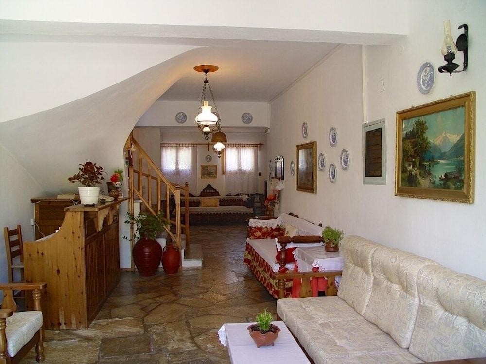 Guesthouse Christos Skopelos Town Bagian luar foto