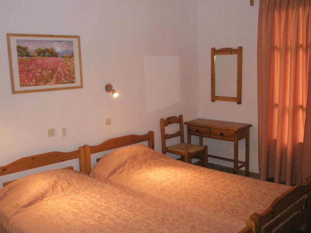 Guesthouse Christos Skopelos Town Bagian luar foto