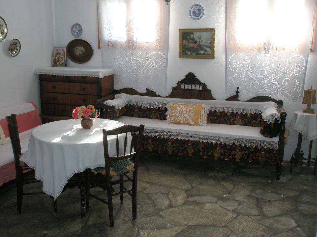 Guesthouse Christos Skopelos Town Bagian luar foto
