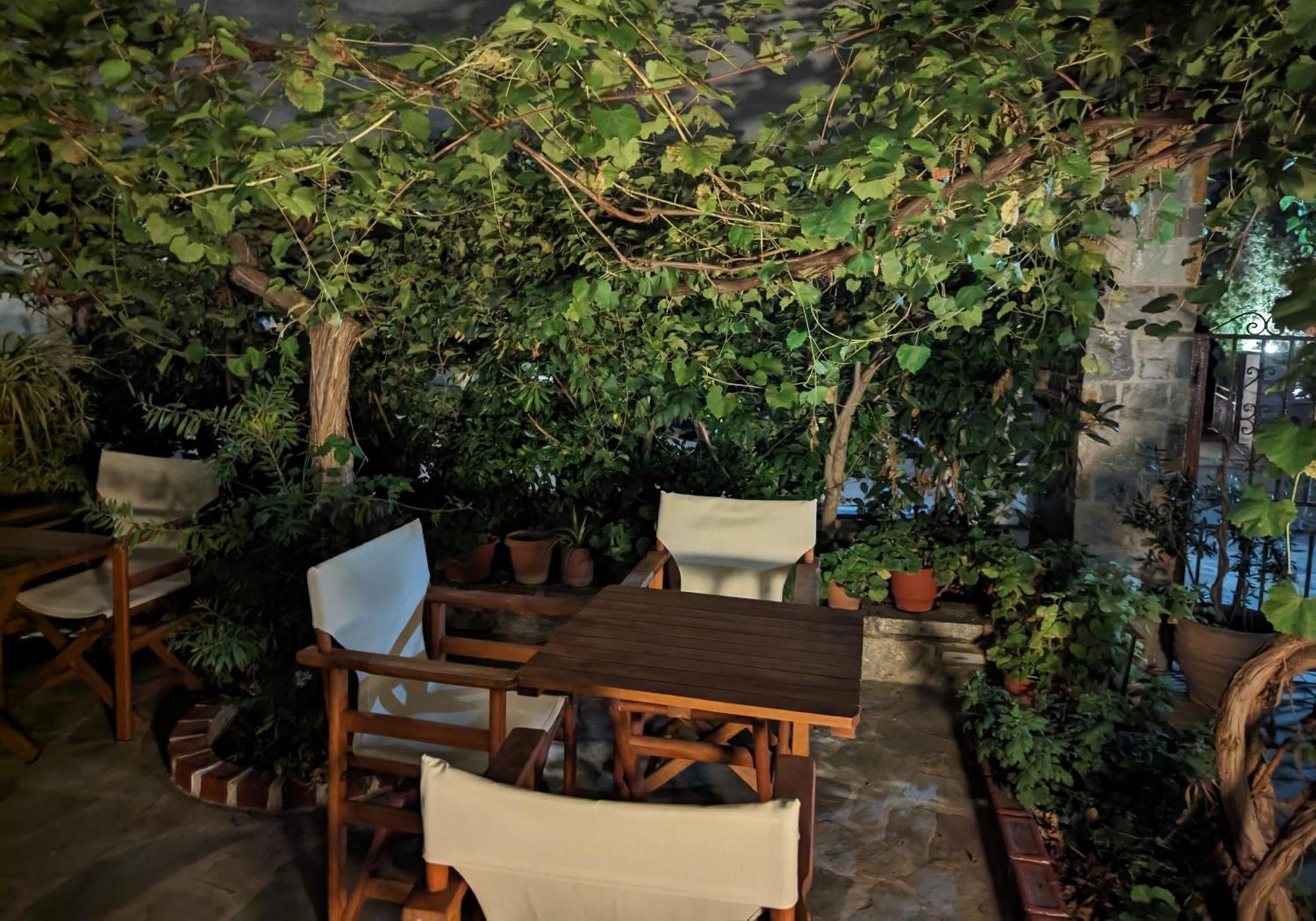 Guesthouse Christos Skopelos Town Bagian luar foto