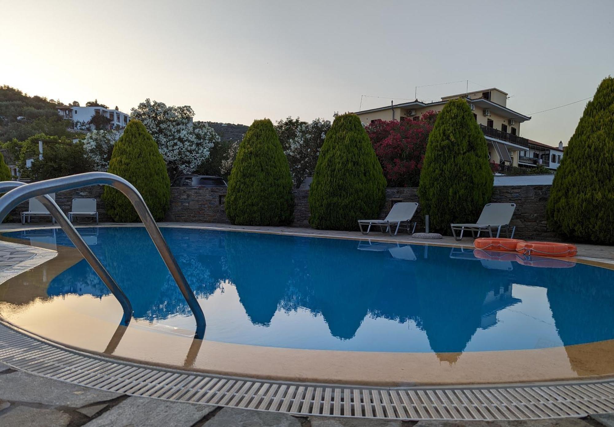 Guesthouse Christos Skopelos Town Bagian luar foto