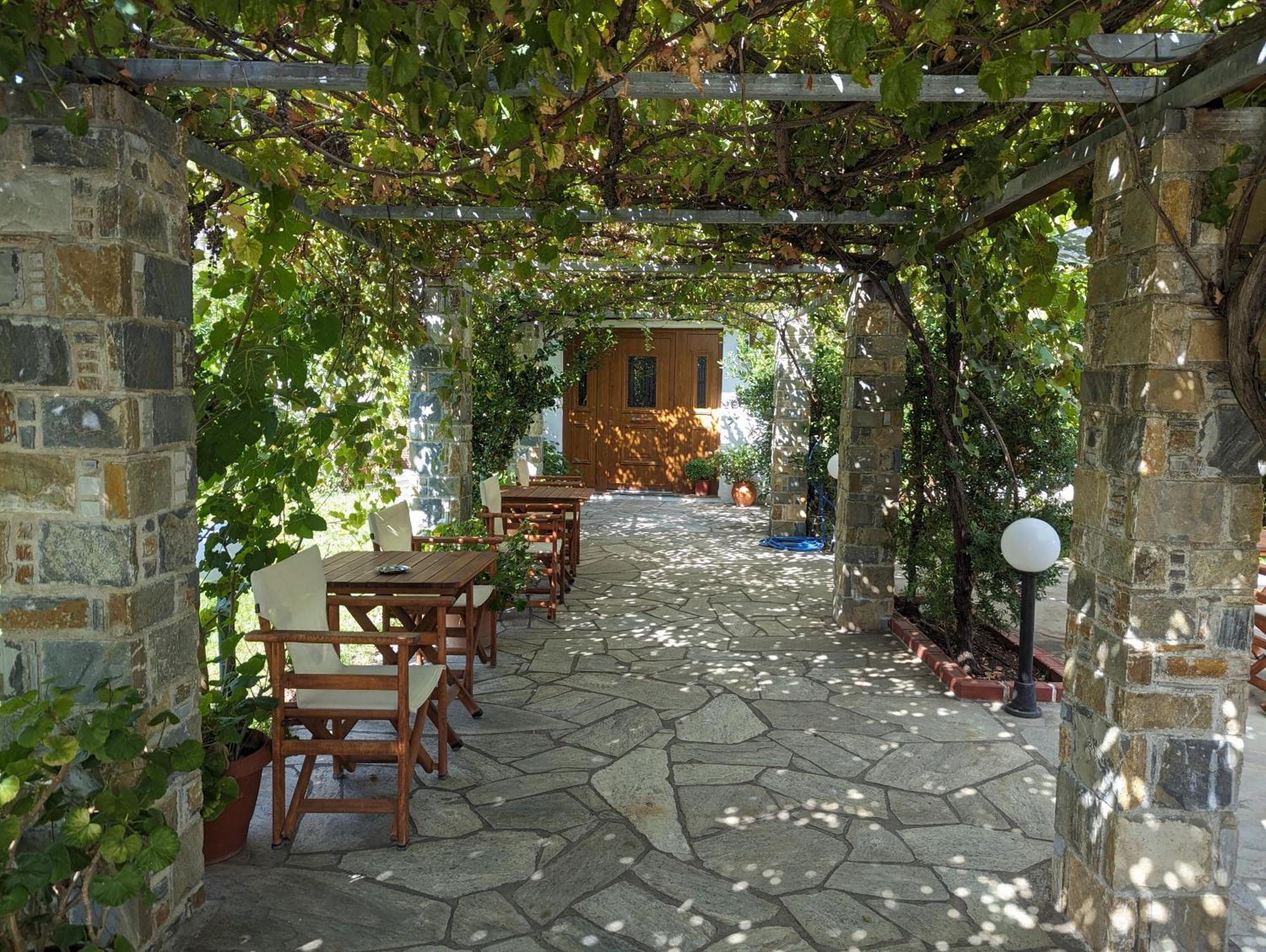 Guesthouse Christos Skopelos Town Bagian luar foto
