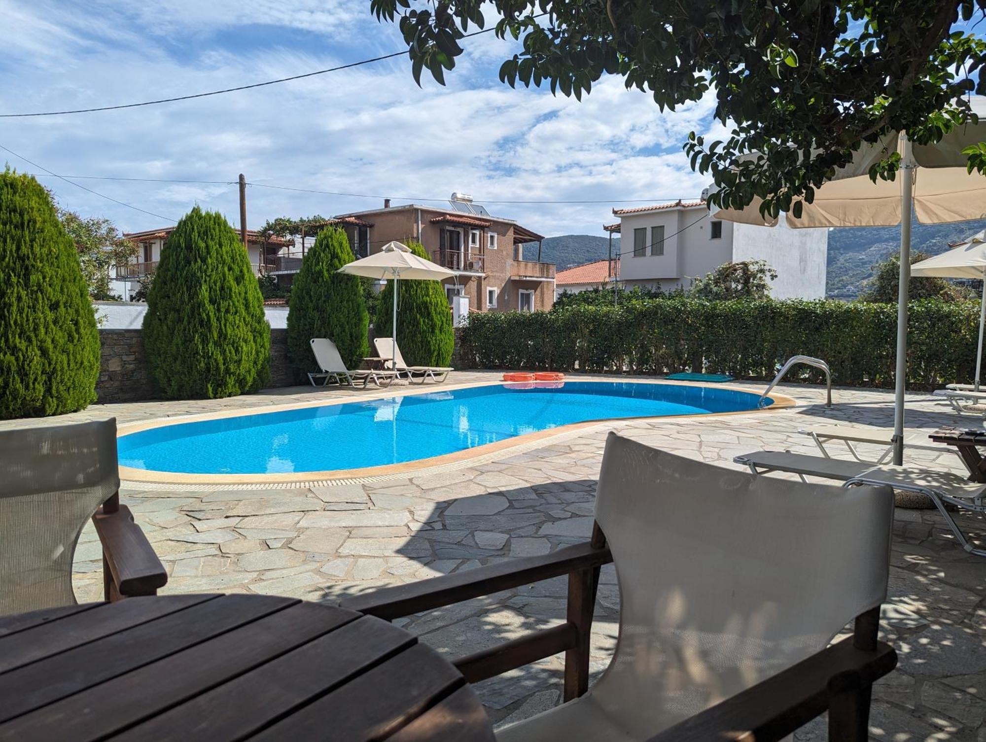 Guesthouse Christos Skopelos Town Bagian luar foto
