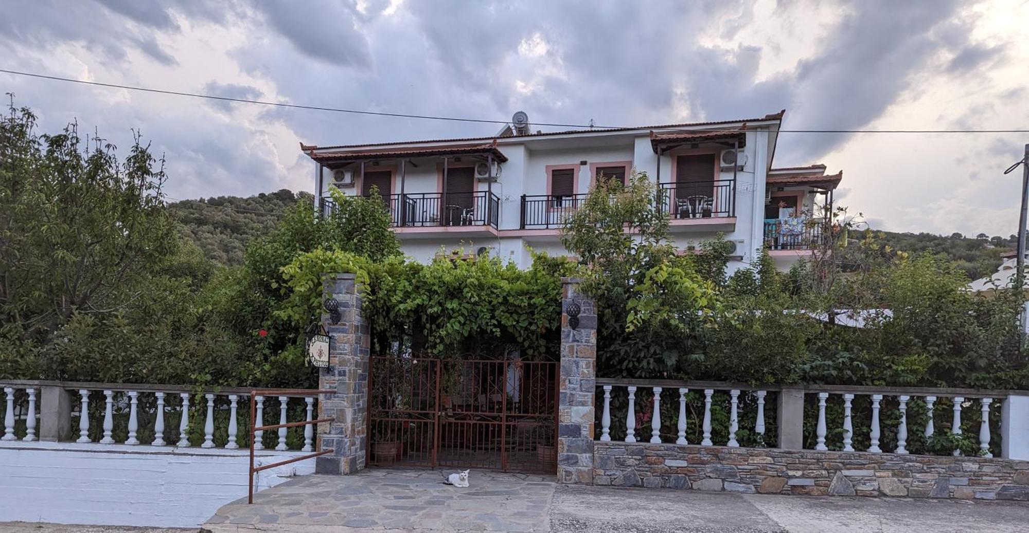 Guesthouse Christos Skopelos Town Bagian luar foto
