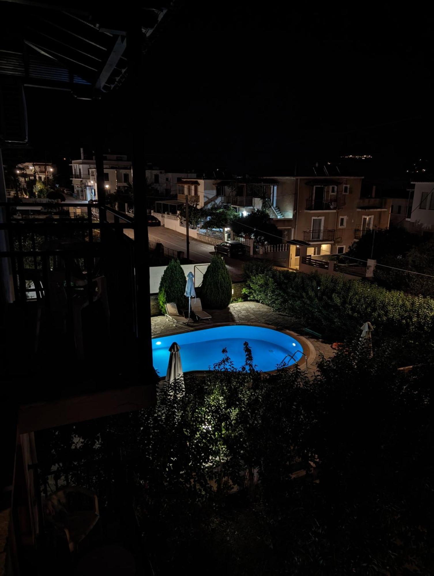 Guesthouse Christos Skopelos Town Bagian luar foto