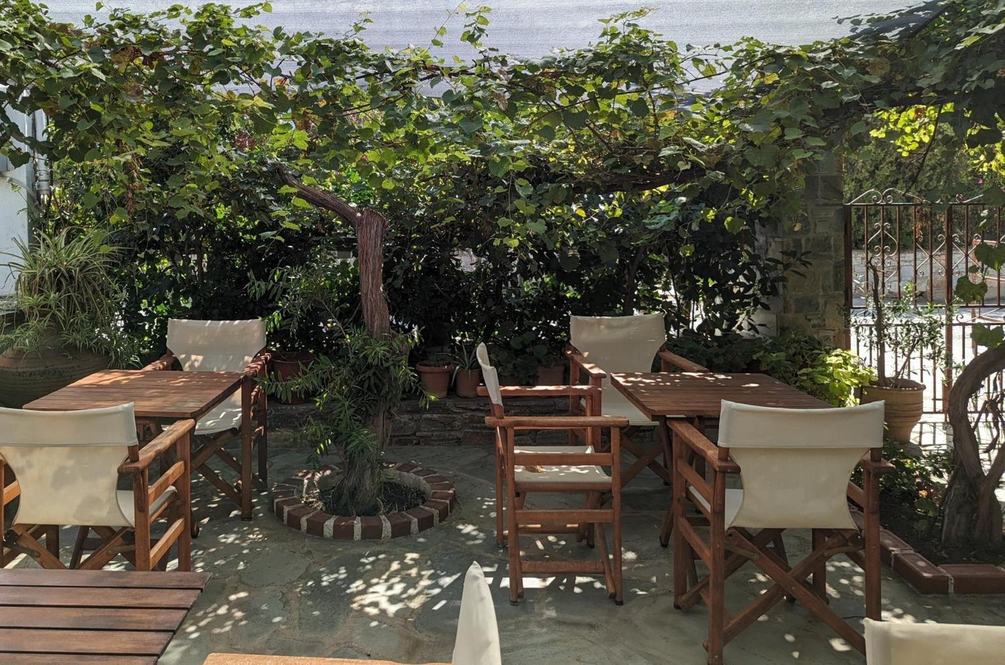 Guesthouse Christos Skopelos Town Bagian luar foto