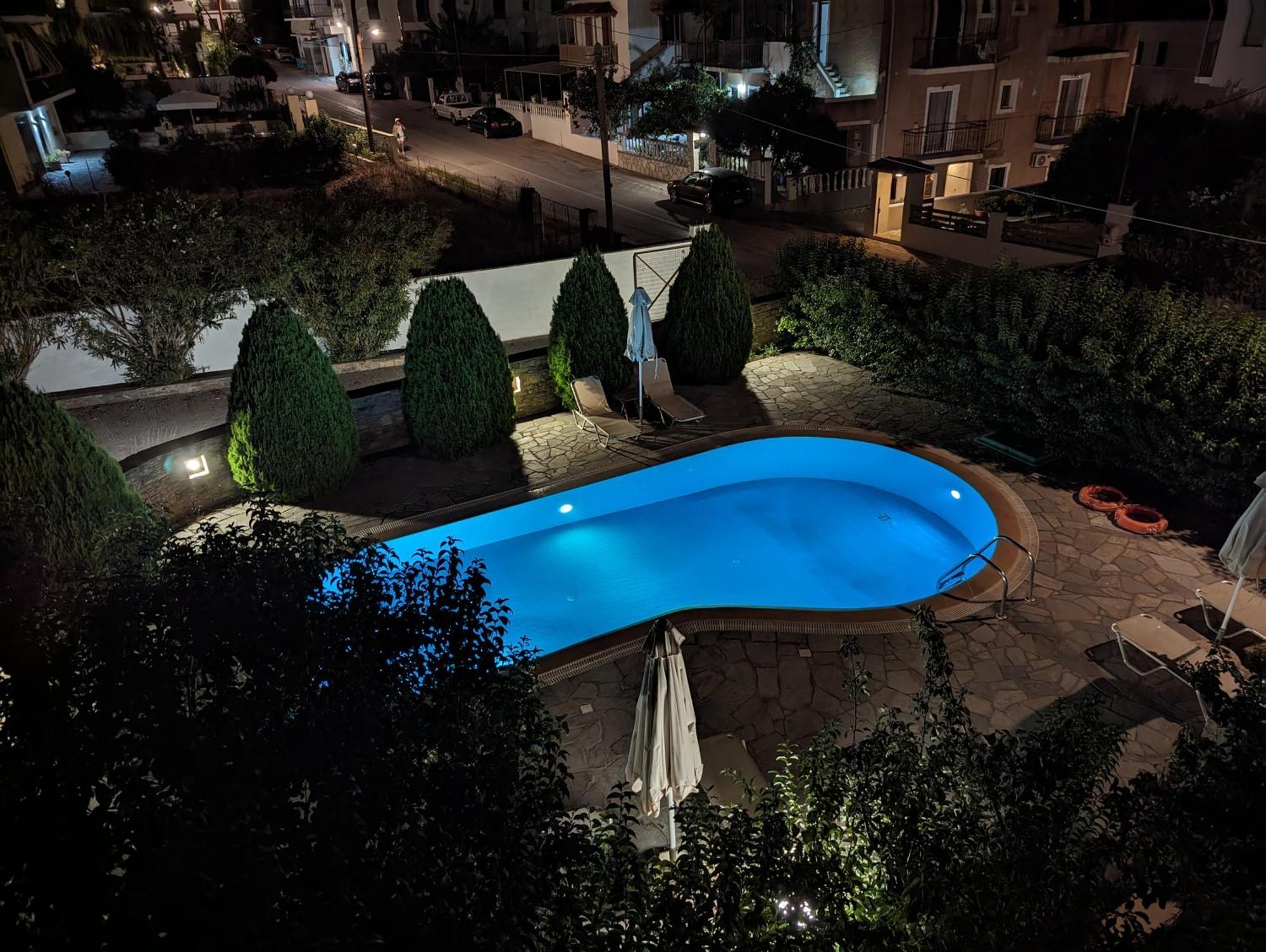 Guesthouse Christos Skopelos Town Bagian luar foto