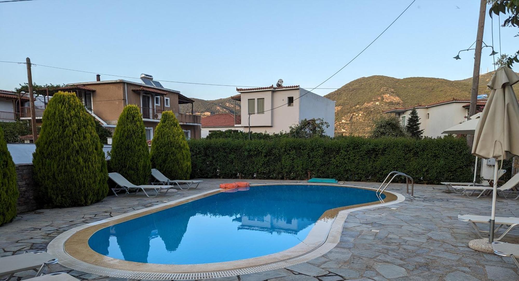 Guesthouse Christos Skopelos Town Bagian luar foto
