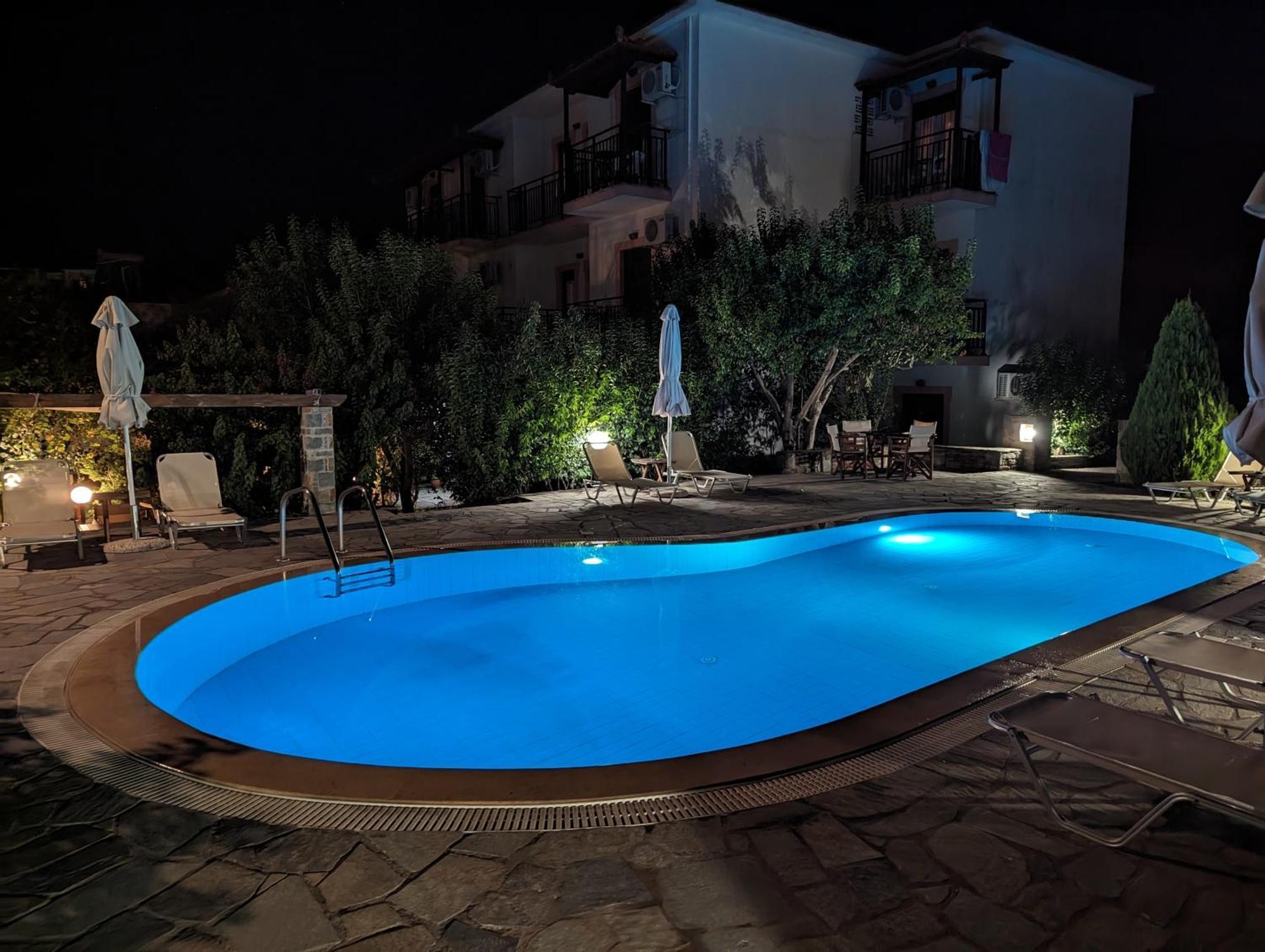 Guesthouse Christos Skopelos Town Bagian luar foto