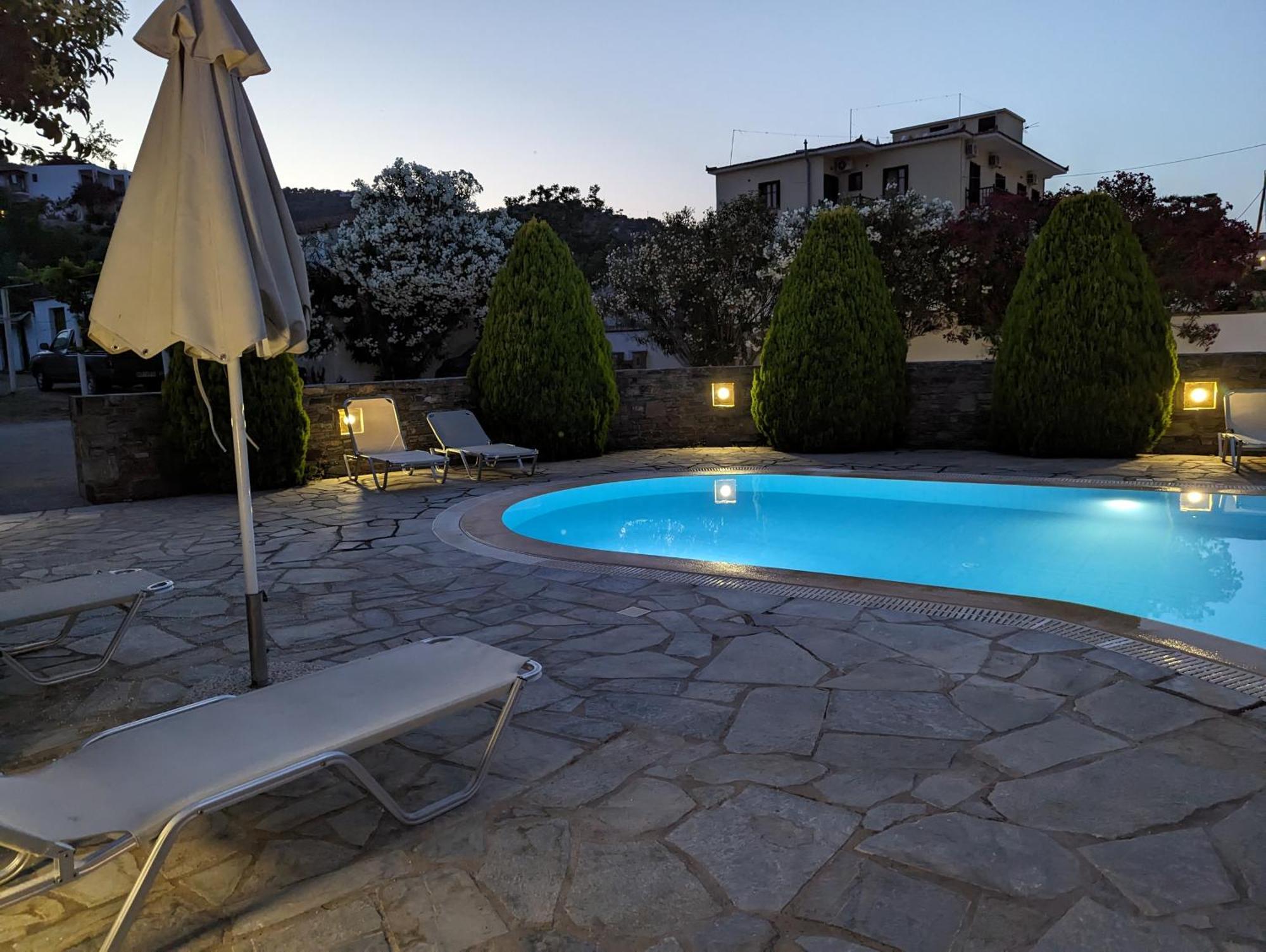 Guesthouse Christos Skopelos Town Bagian luar foto