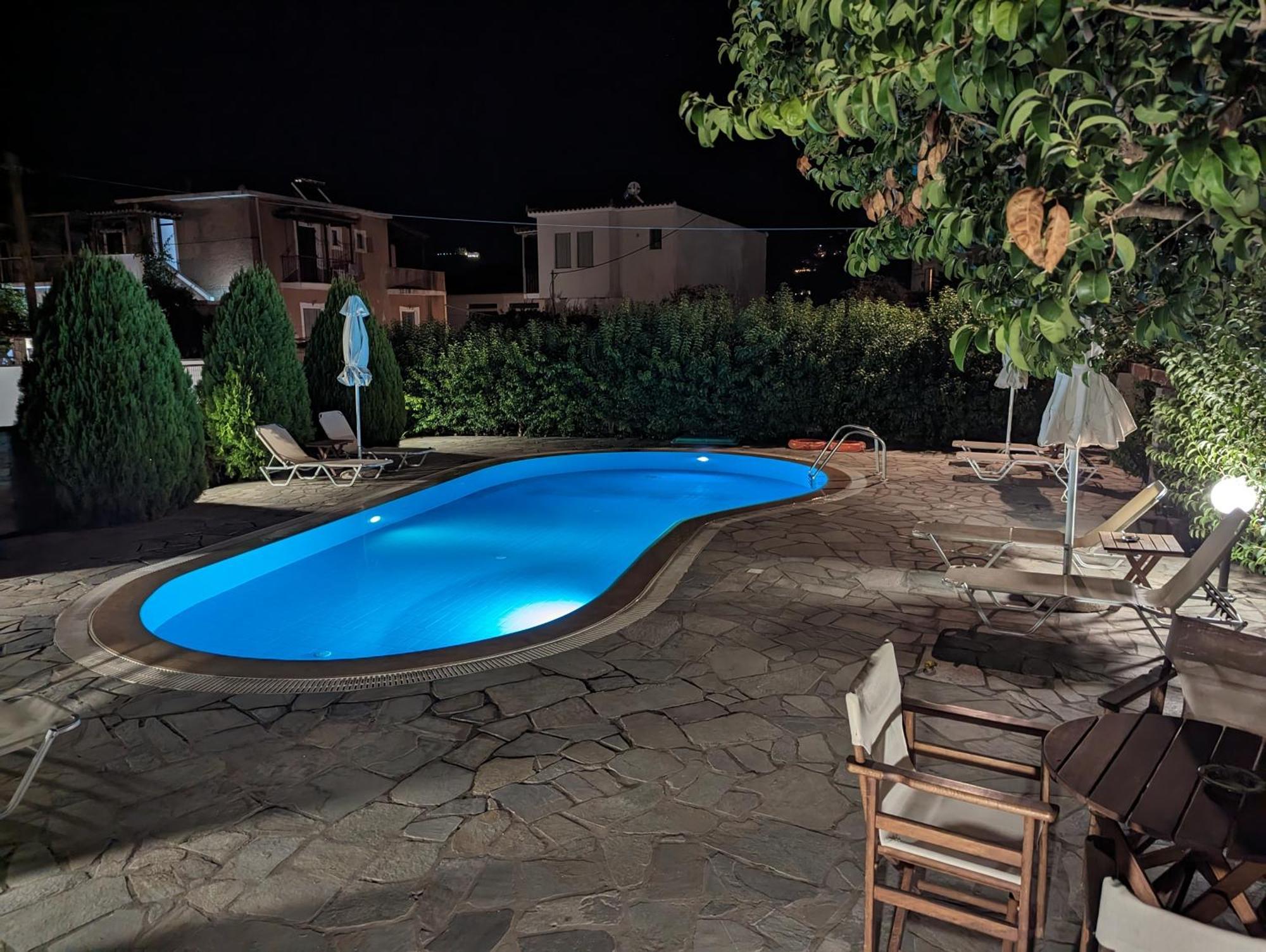 Guesthouse Christos Skopelos Town Bagian luar foto