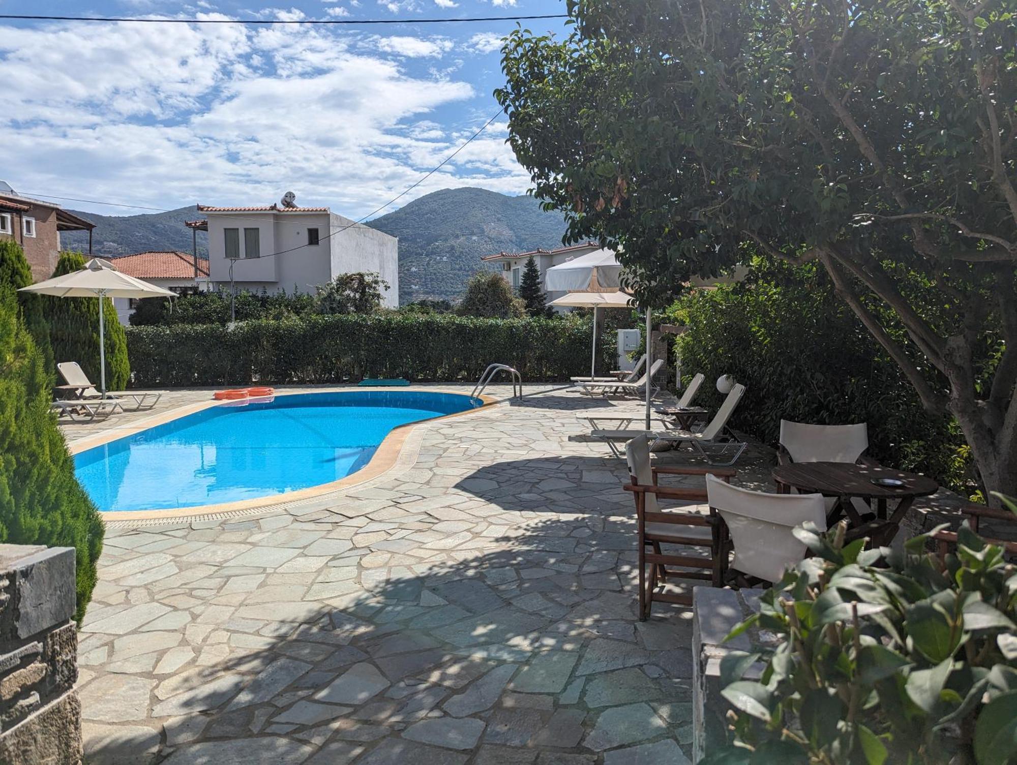 Guesthouse Christos Skopelos Town Bagian luar foto
