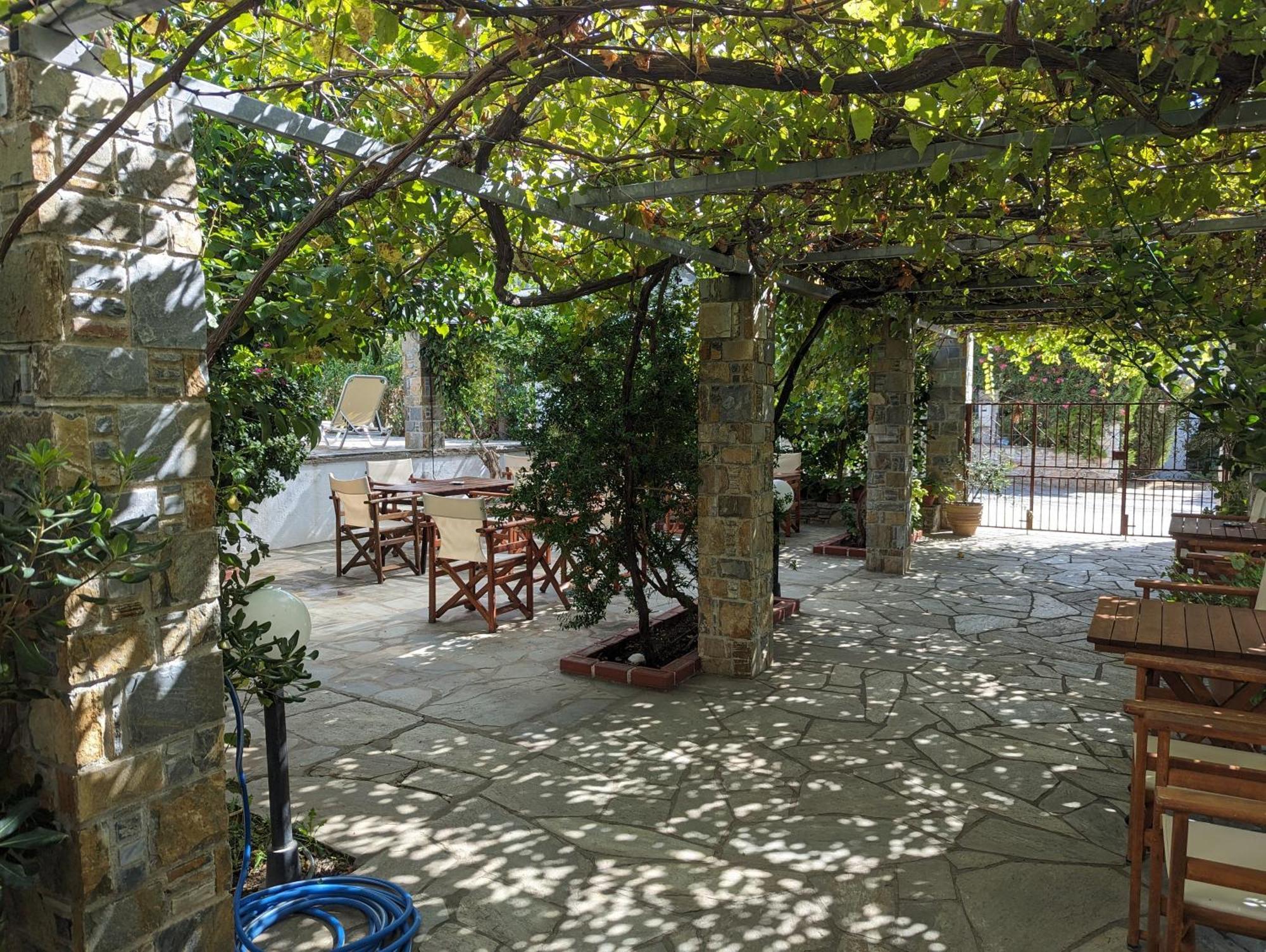 Guesthouse Christos Skopelos Town Bagian luar foto