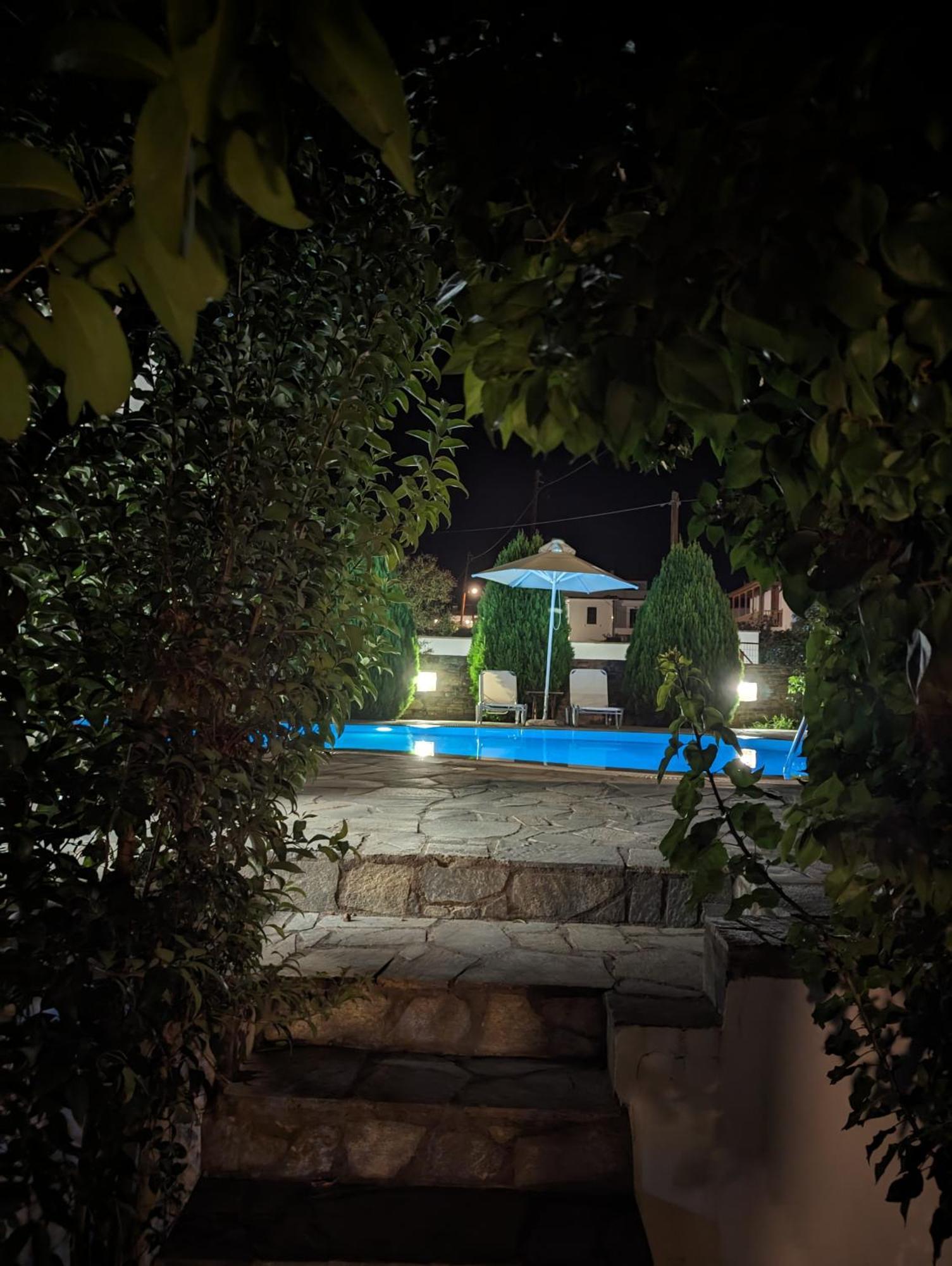 Guesthouse Christos Skopelos Town Bagian luar foto