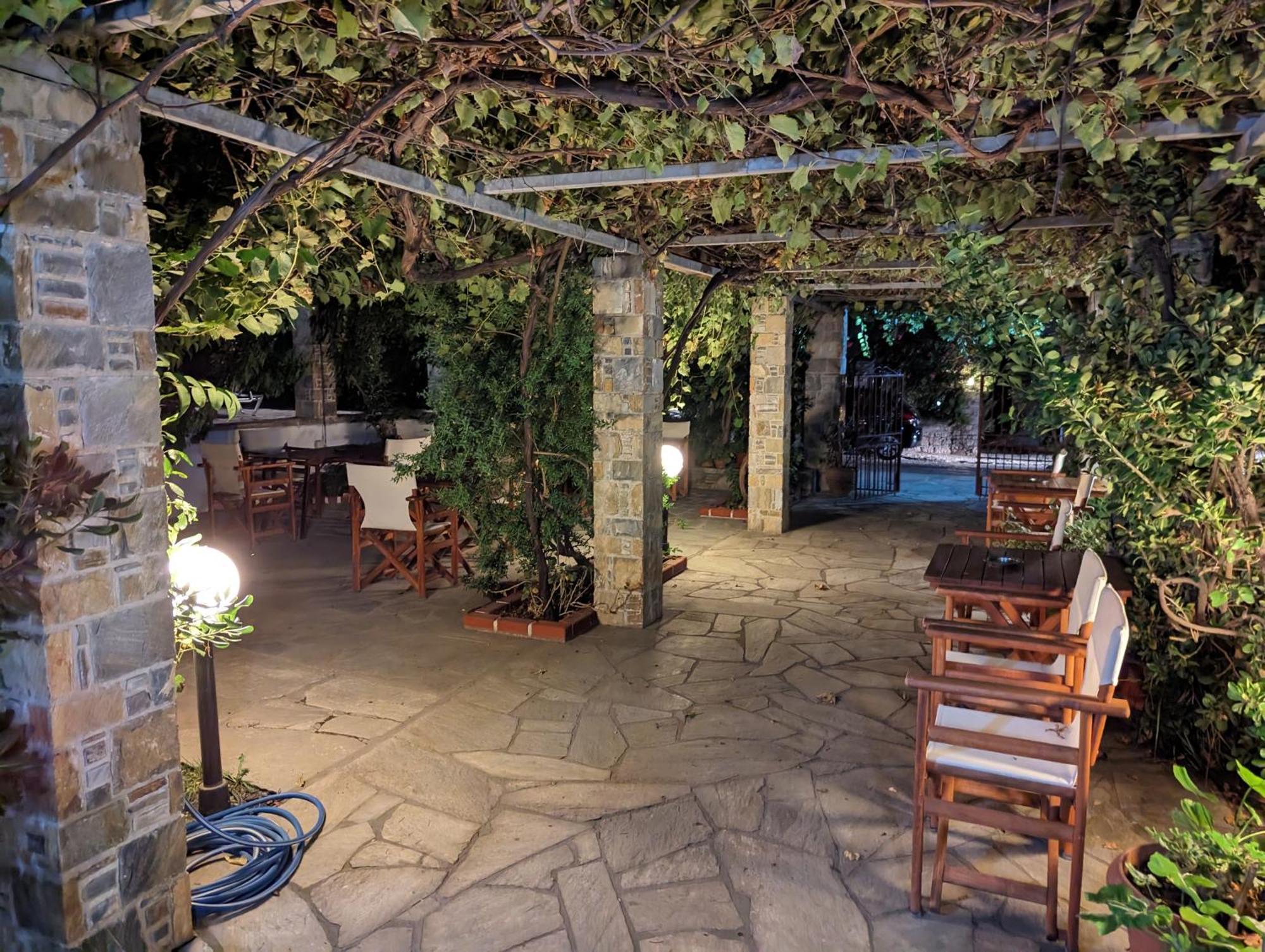 Guesthouse Christos Skopelos Town Bagian luar foto