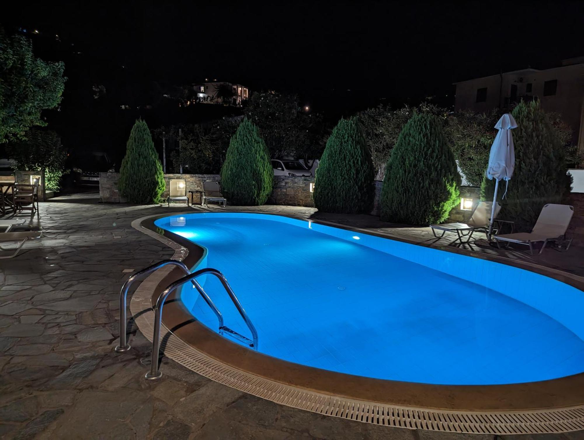 Guesthouse Christos Skopelos Town Bagian luar foto