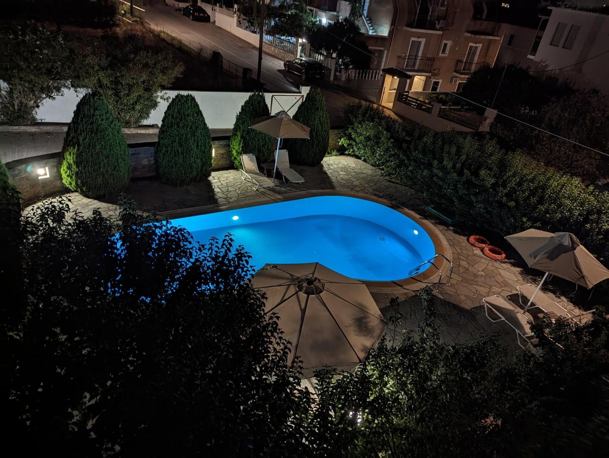 Guesthouse Christos Skopelos Town Bagian luar foto