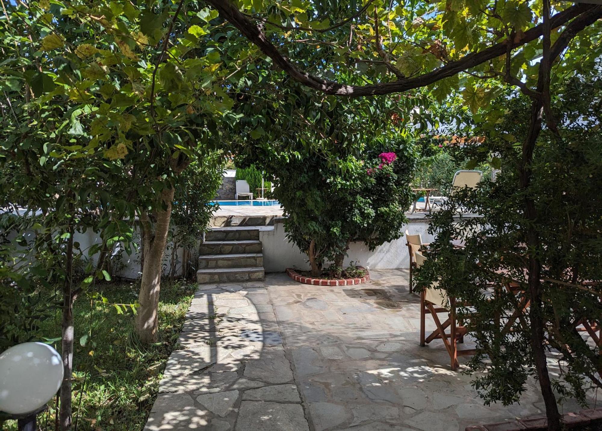 Guesthouse Christos Skopelos Town Bagian luar foto