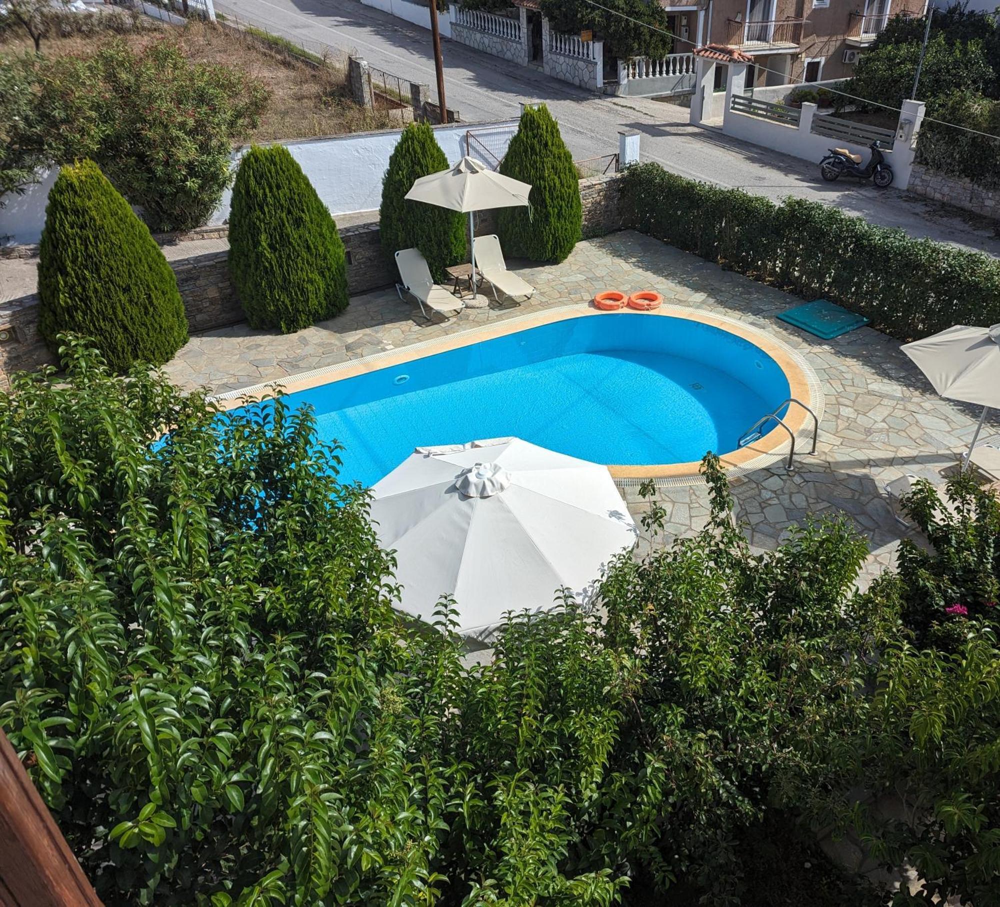Guesthouse Christos Skopelos Town Bagian luar foto
