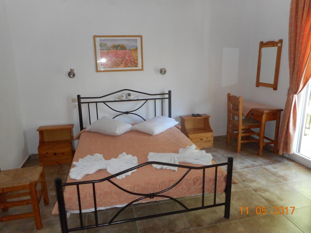 Guesthouse Christos Skopelos Town Bagian luar foto
