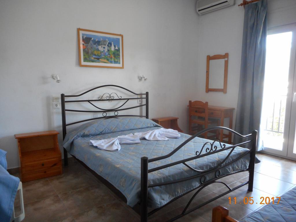 Guesthouse Christos Skopelos Town Bagian luar foto
