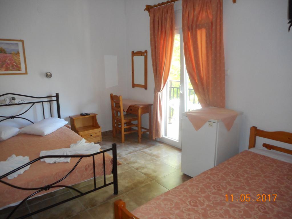 Guesthouse Christos Skopelos Town Bagian luar foto